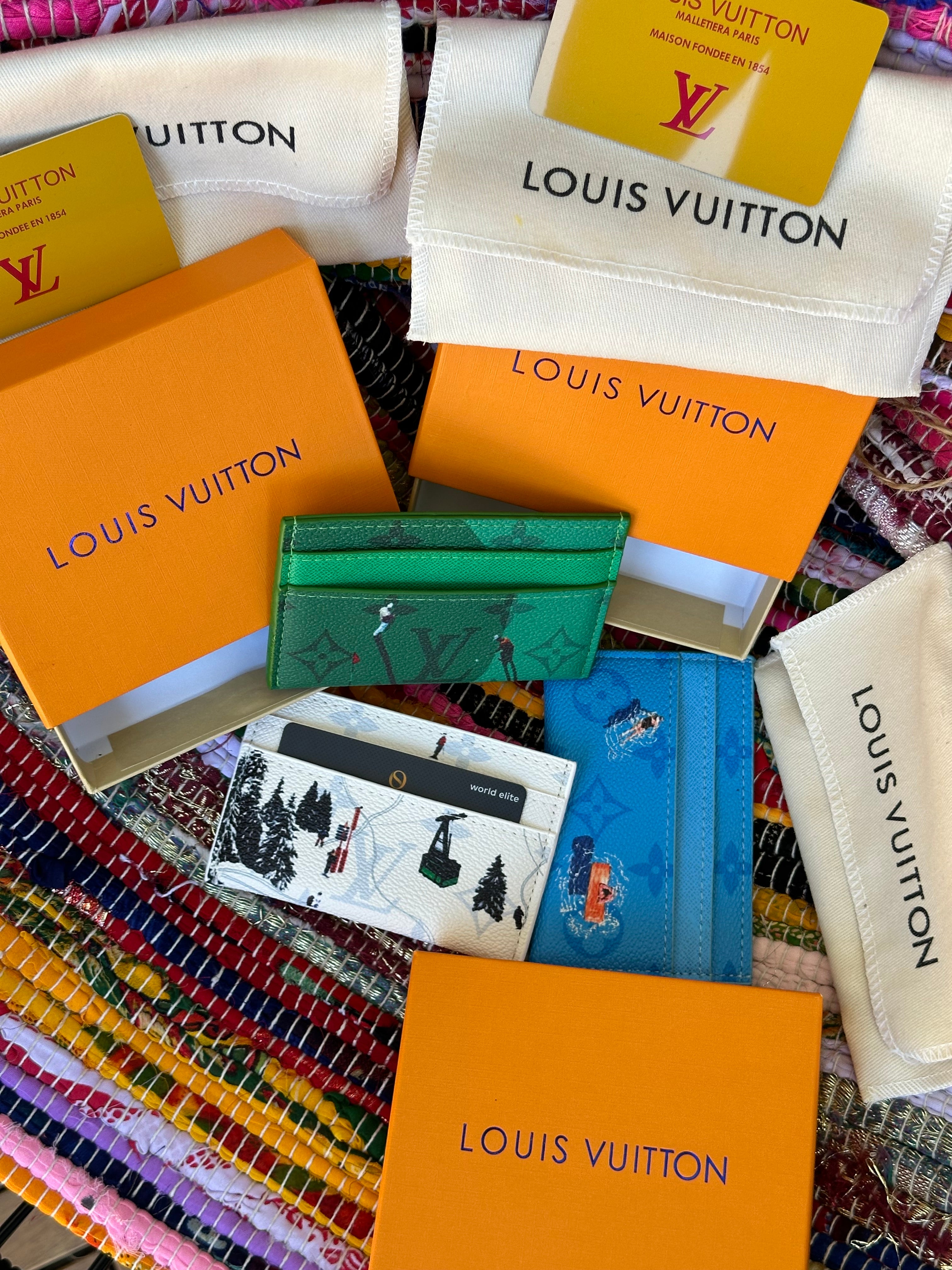 LV CARDHOLDER